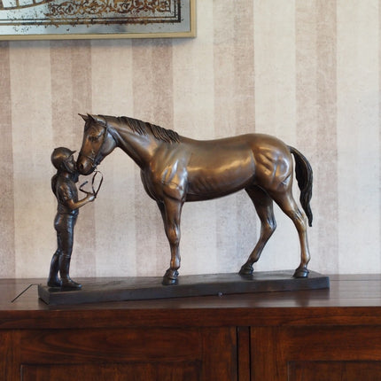 Bronzen beeld Meisje met paard op marmer voet 37x15x58cm