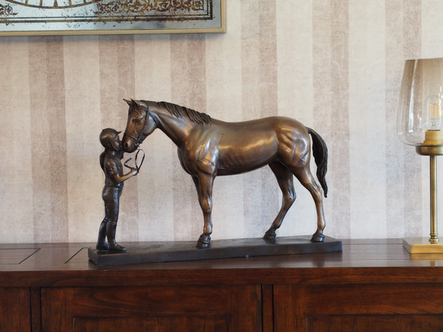 Bronzen beeld Meisje met paard op marmer voet 37x15x58cm