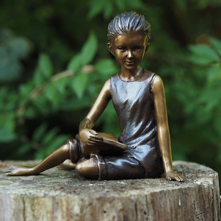 Bronzen beeld Zittend lezend meisje 14x8x14cm