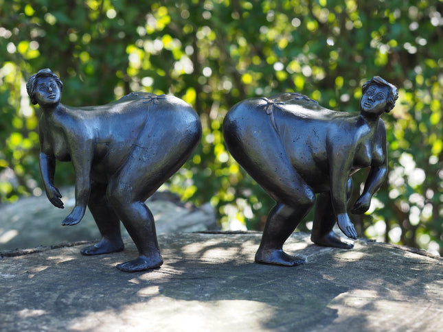 Bronzen beeld Dikke dame links 19x11x16cm