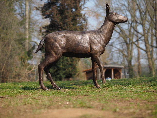Bronzen beeld Vrouwelijk hert 124x34x130cm