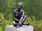 Bronzen beeld zittend 32x22x30cm