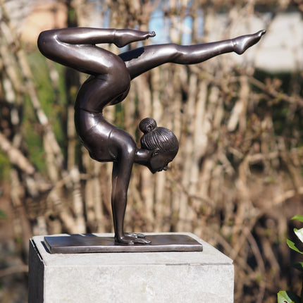 Bronzen beeld Yoga Meisje Handstand 36x12x40cm