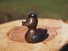 Bronzen beeld Eend met hoed 9x6x8cm