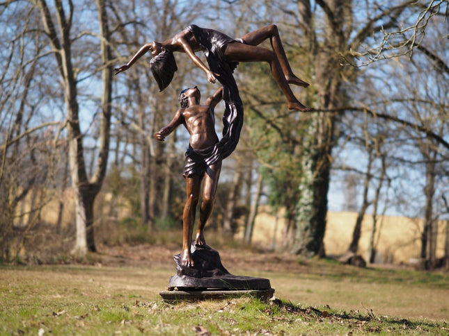 Bronzen beeld Dansend koppel 'lift you up' 172x136x91cm - Doika - Bronzen beeld - Doika - 5410807571200 - B57120