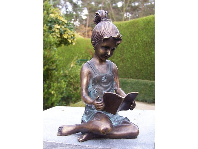 Bronzen beeld Klein lezend meisje 18x10x10cm - Doika - Bronzen beeld - Doika - 5410807008034 - AN0803BRW-V