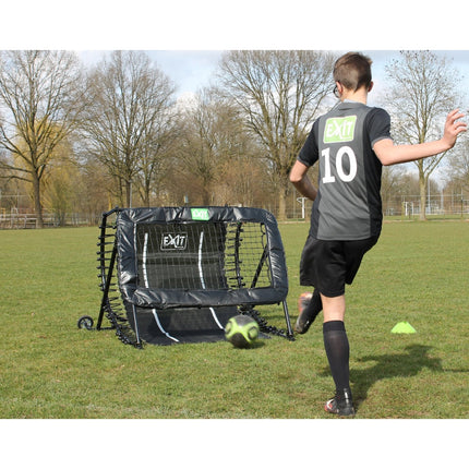 EXIT Kickback voetbal rebounder 124x90cm - Doika BV - Rebounders - EXIT Toys - 8718469466948 - 43.23.10.00